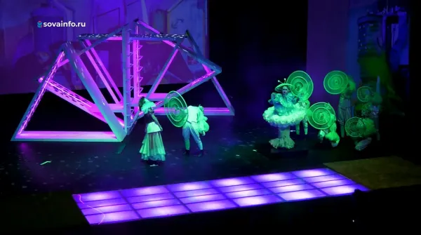 На сцене "СамАрта" представили современное прочтение сказки "Сны Алисы"