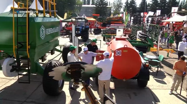 Новинки и нестареющая классика: сызранский завод представил современную сельхозтехнику