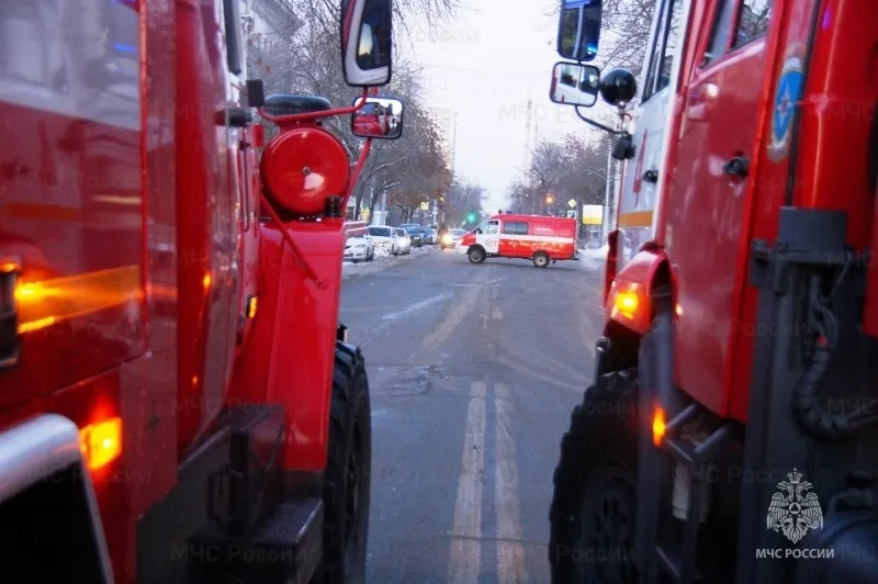 Утром 10 января в Самаре напротив "Апельсина" загорелась квартира