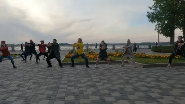 На самарской набережной прошла премьера спектакля "Берег Вавилона"