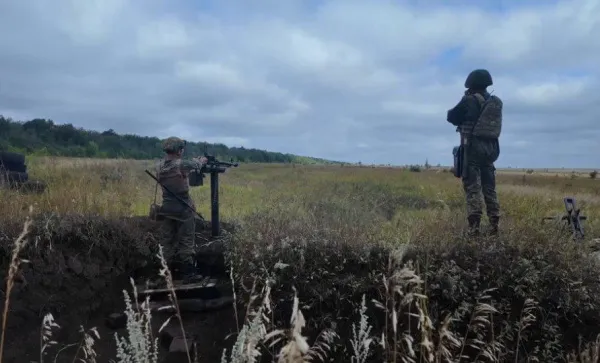 Под Самарой мотострелки ЦВО уничтожили бронетехнику и пехоту "противника" в ходе комплексных занятий 