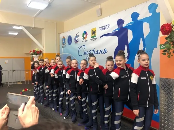 В Сызрани стартовали всероссийские соревнования по синхронному катанию