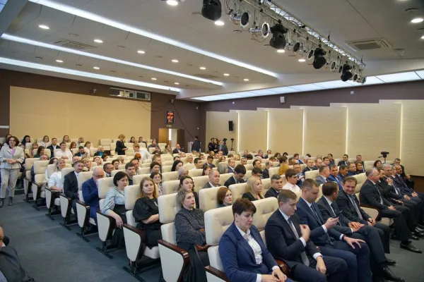 Прогоняющие темноту: в Самарской области отметили День энергетика и 90-летие региональной энергосистемы