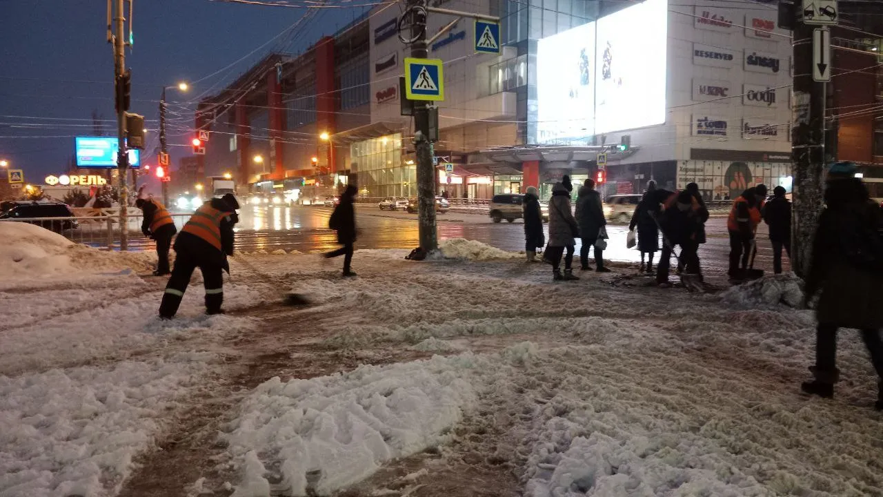 Городские власти рассказали, как в Самаре прошла ночная уборка снега | СОВА  - главные новости Самары