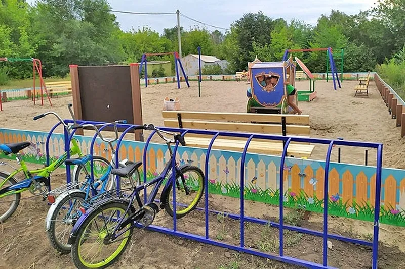 В Ставропольском районе завершаются работы по благоустройству двора 