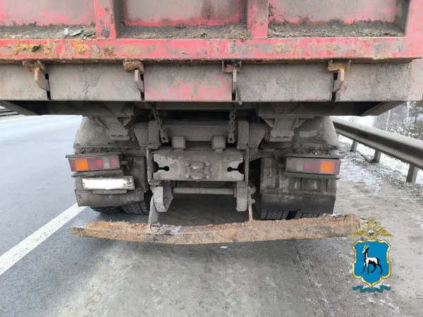 На трассе в Самарской области 11 февраля столкнулись МАЗ и вазовская легковушка