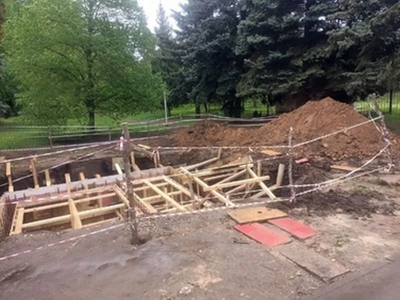 В парке поселка Усть-Кинельского возводят фонтан