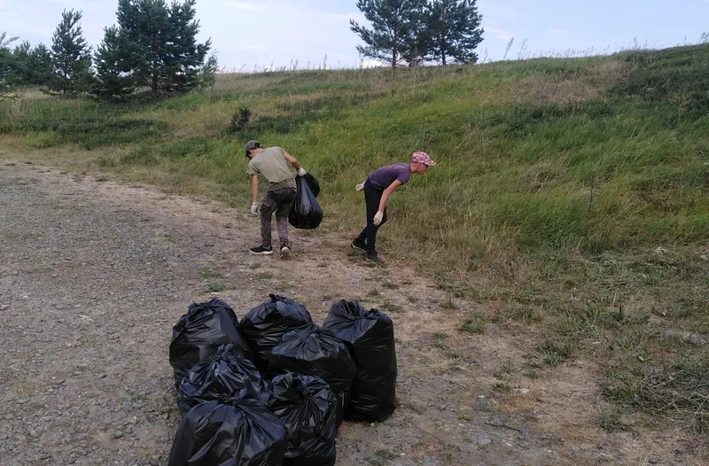 В Исаклинском районе привели в порядок Старовечкановский родник 