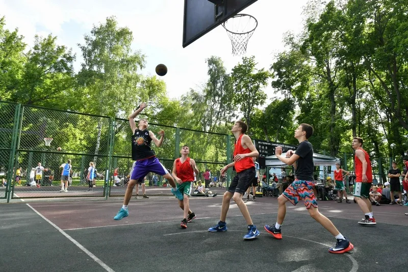 Лига губернатора по баскетболу 3х3 набирает обороты: в самарском парке имени Гагарина игроки продемонстрировали свое мастерство 