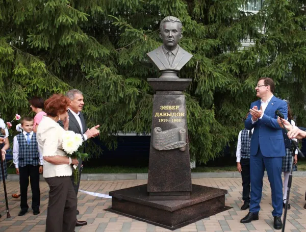 Дмитрий Азаров принял участие в открытии памятника Энверу Давыдову