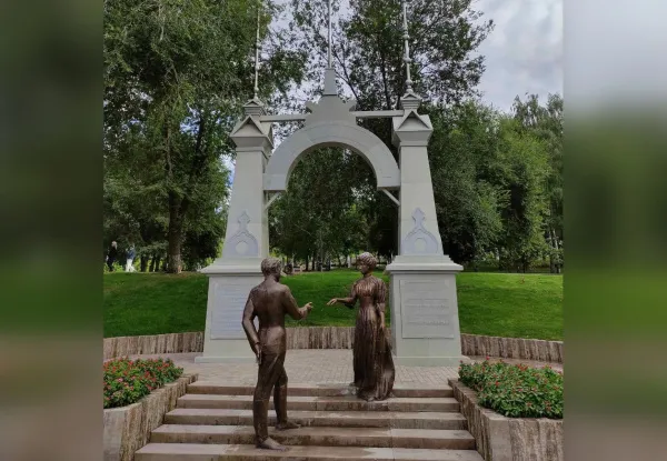 В Самаре 12 сентября 2021 года в Струковском саду открыли памятник вальсу "На сопках Маньчжурии"