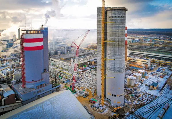 На заводе "Тольяттиазот" возвели башню для производства карбамида 