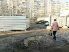 Власти Тольятти разберутся с незаконной автостоянкой возле СК Акробат