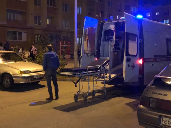 В Южном городе с балкона третьего этажа упала женщина