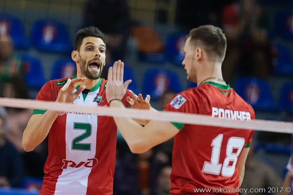 Волейболисты клуба Нова потерпели поражение от новосибирского Локомотива