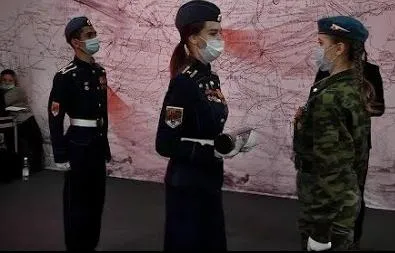 На площади Куйбышева продолжает работу выставка “Внутри истории”