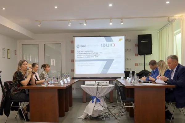 В Самаре на выставке "Промышленный салон" обсудили возможные решения кадрового вопроса