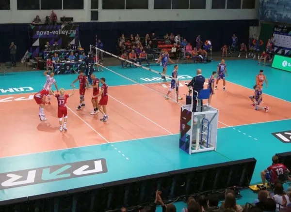 Волейбольная "Нова" уступила сибирским железнодорожникам 
