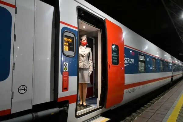 В Самаре в середине марта 2022 года сняли с маршрута скоростной поезд "Стриж" до Санкт-Петербурга