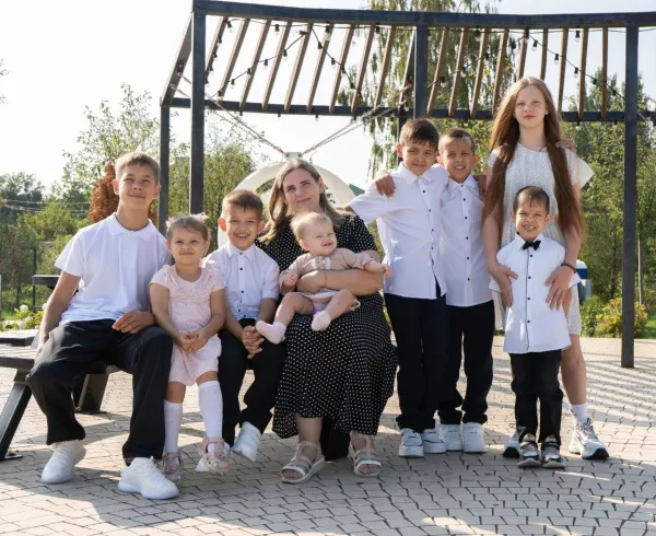 Губернатор Самарской области Вячеслав Федорищев помог многодетной семье, у которой сгорел дом