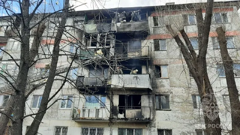16 апреля в Самаре тушили пожар на балконах пятиэтажки