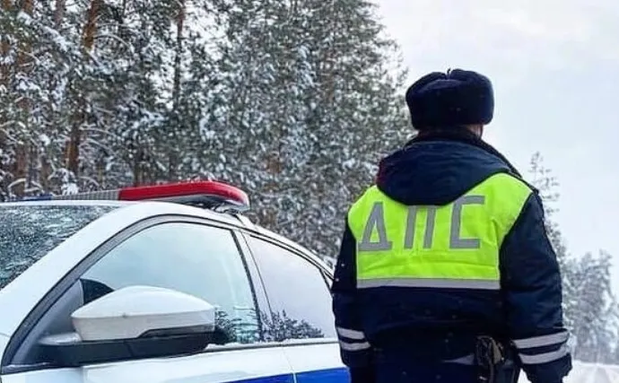 Водитель каршерингового "Мерседеса" одним ударом протаранил 6 машин в Екатеринбурге