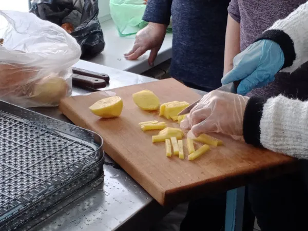 В Богатовском районе прошел мастер-класс по производству супов быстрого приготовления для участников СВО