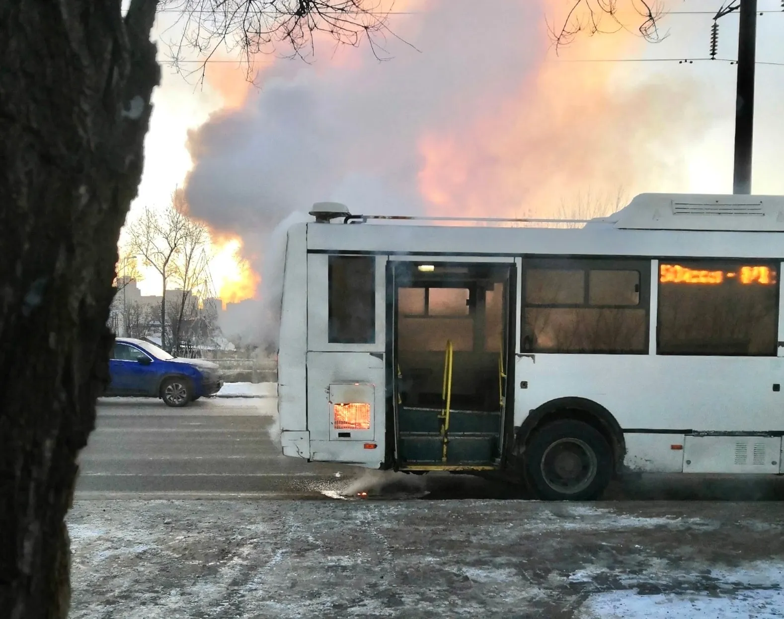 Пламя ворвалось в салон: в 50-м автобусе в Самаре загорелись сиденья от  вспыхнувшего мотора | СОВА - главные новости Самары