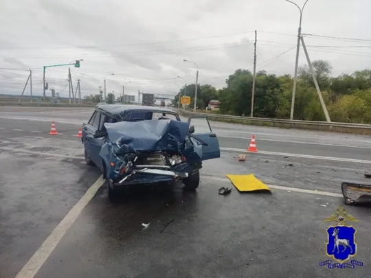 В Сызранском районе столкнулись грузовик и "семерка"