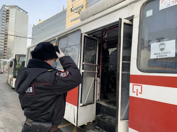 В Самаре водителей и кондукторов привлекают к ответственности за езду без масок