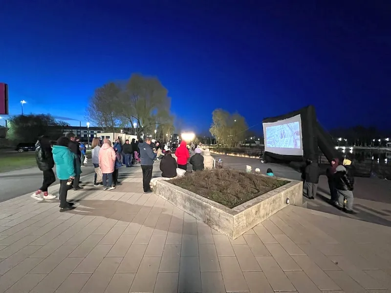 Жители Кинеля увидели фильмы под открытым небом