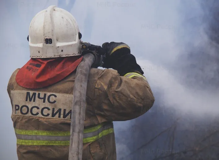 В Самаре вспыхнул пожар площадью 250 кв. м около завода Coca-Cola 17 августа 2022 года