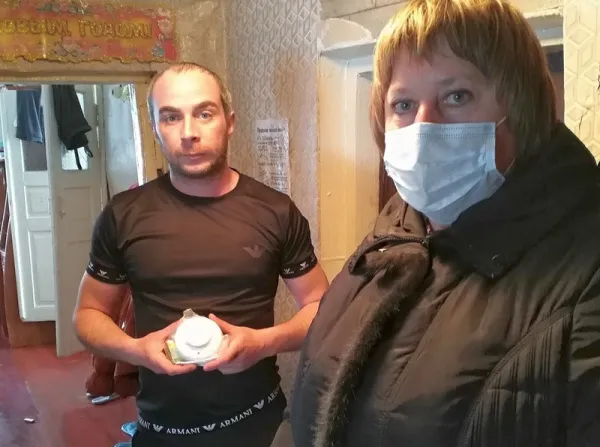 В селах Елховского района устанавливают пожарные извещатели 