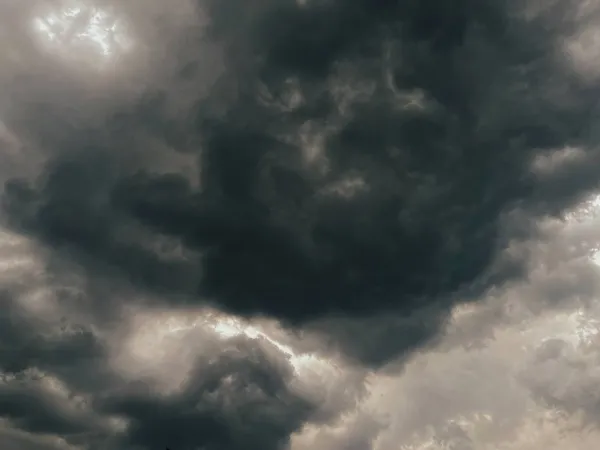 Гроза начнется через час: самарцев предупреждают об опасной погоде 19 сентября