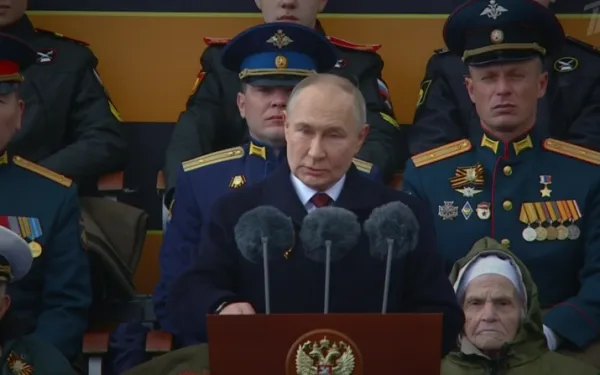 Равняемся на поколение победителей: Владимир Путин поздравил россиян с Днем Победы