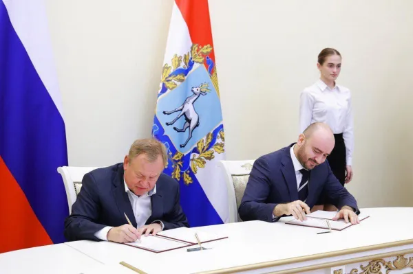 Губернатор Самарской области Вячеслав Федорищев и глава ВТБ Андрей Костин подписали соглашение о сотрудничестве