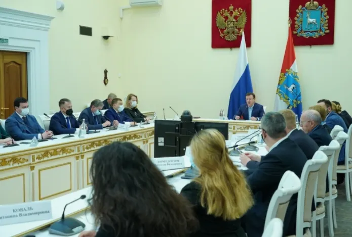 Дмитрий Азаров встретился с 10 тысячами старших по МКД региона