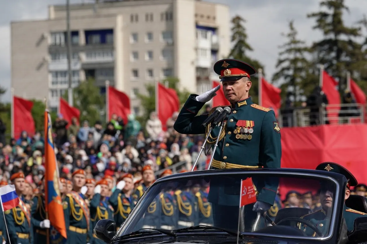 Уникальная техника и полные трибуны: как в Самаре прошел Парад Победы |  СОВА - главные новости Самары