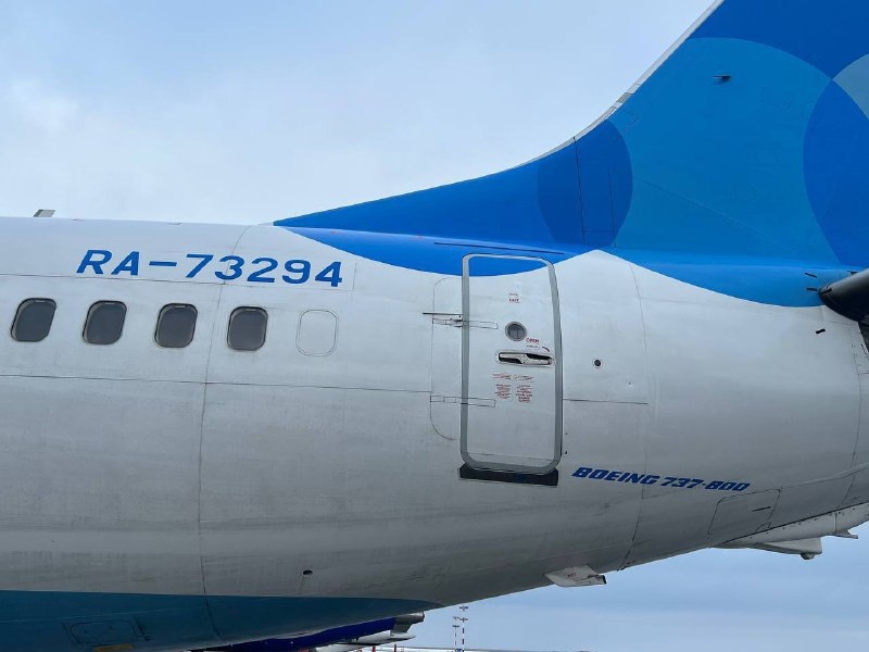 Boeing-737 не смог вылететь из Самары в Москву из повреждения обшивки трапом
