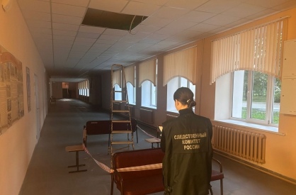 В российской школе на ученика рухнул потолок
