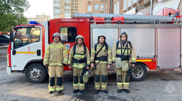 В Самаре пожарные вытащили 20 человек из горящего дома