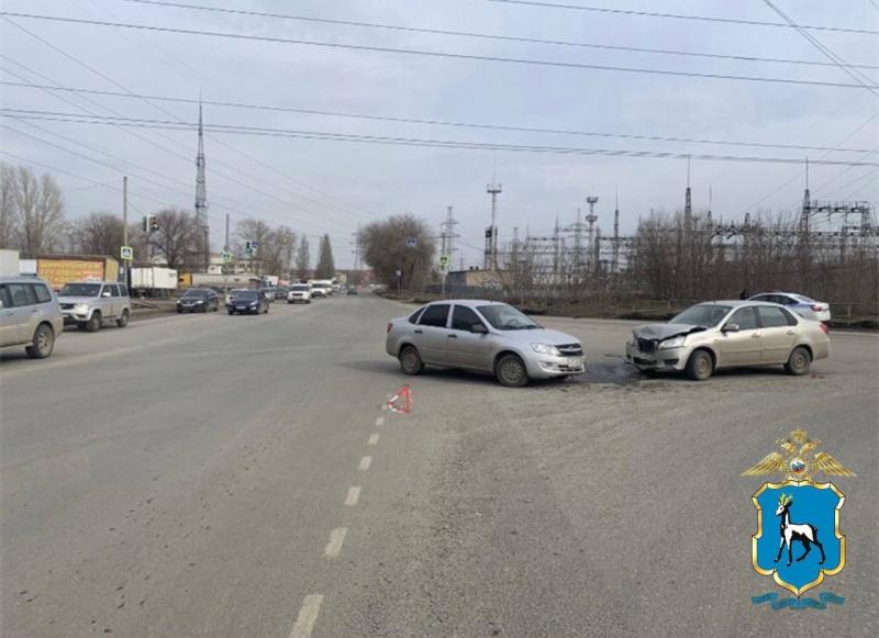 Не уступил дорогу: в Самаре в ДТП с двумя легковушками пострадала женщина