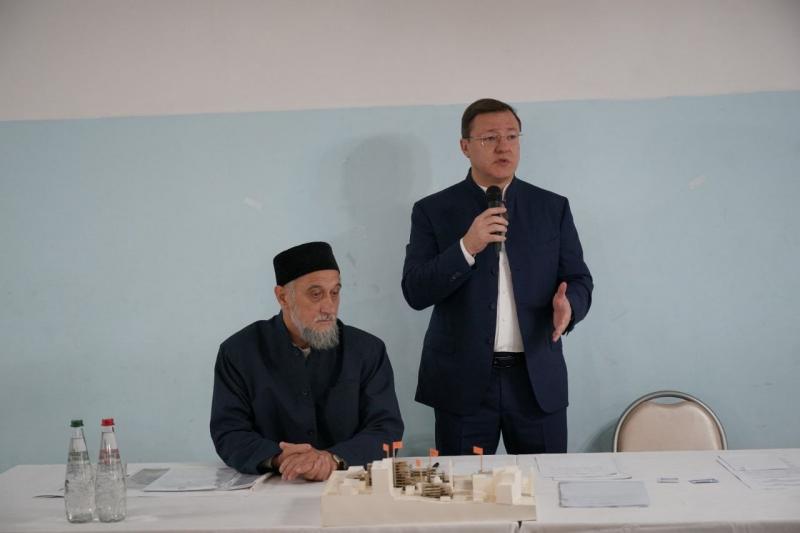 Дмитрию Азарову представили концепцию развития территории около самарской исторической мечети