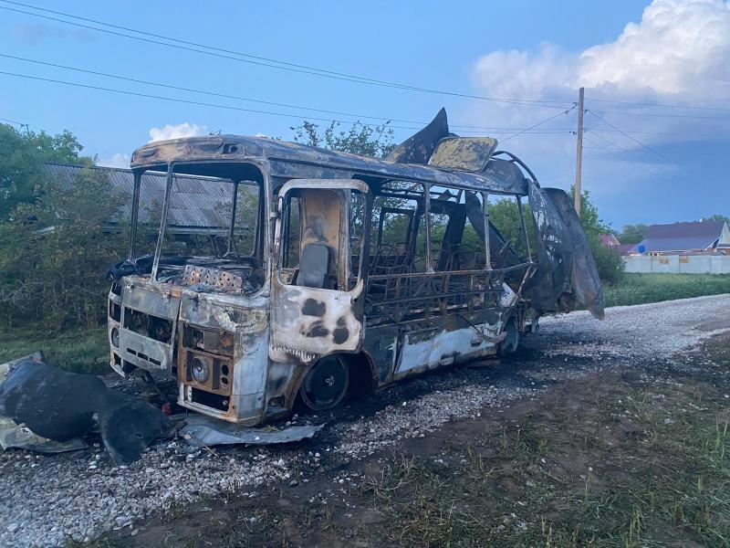Возбуждено уголовное дело после пожара в автобусе, который перевозил детей