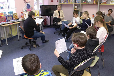 В Самаре режиссер театральной студии провел мастер-класс для читателей областной детской библиотеки
