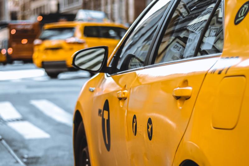 Эксперты объяснили причины роста цен на услуги такси