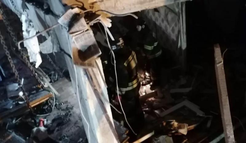Фото: в Ефремове спасатели из-под завалов достали мужчину