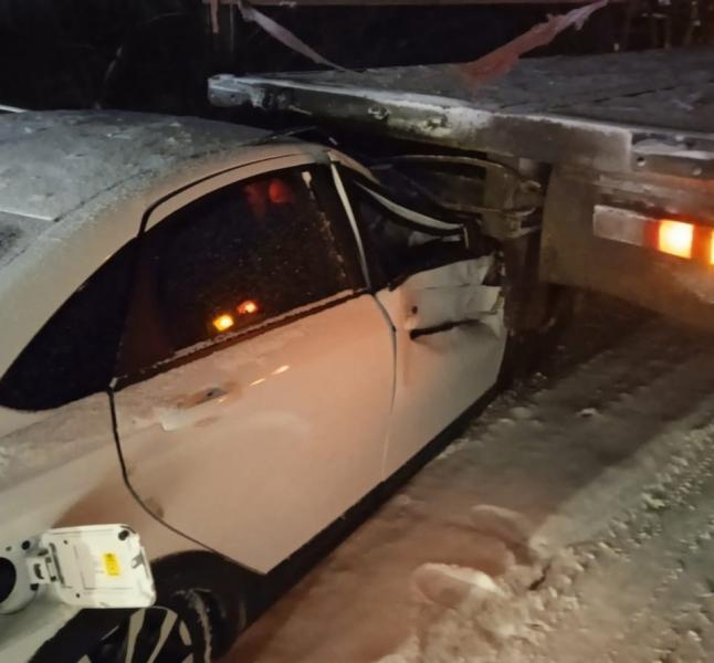 В Самарской области в аварии с "Вестой" и МАЗом пострадал мужчина