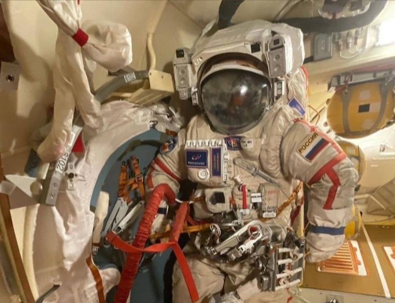 Почти семь часов за бортом: самарец Олег Кононенко вышел в открытый космос