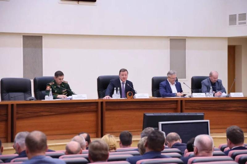 Дмитрий Азаров нацелил глав городов и районов Самарской области на оперативную отработку обращений участников СВО и семей военнослужащих